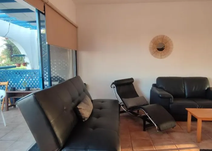 Island Spirit House * Polis